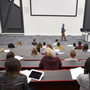 Curso 9: Expresión Oral Académica y Manejo Escénico