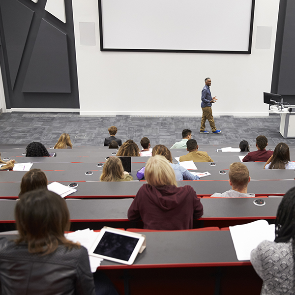 Curso 9: Expresión Oral Académica y Manejo Escénico